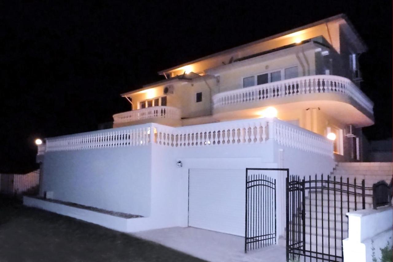 Villa Sorento Italian Neoclassica Baltsjik Buitenkant foto